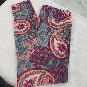 LuLaRoe Tall & Curvy Leggings